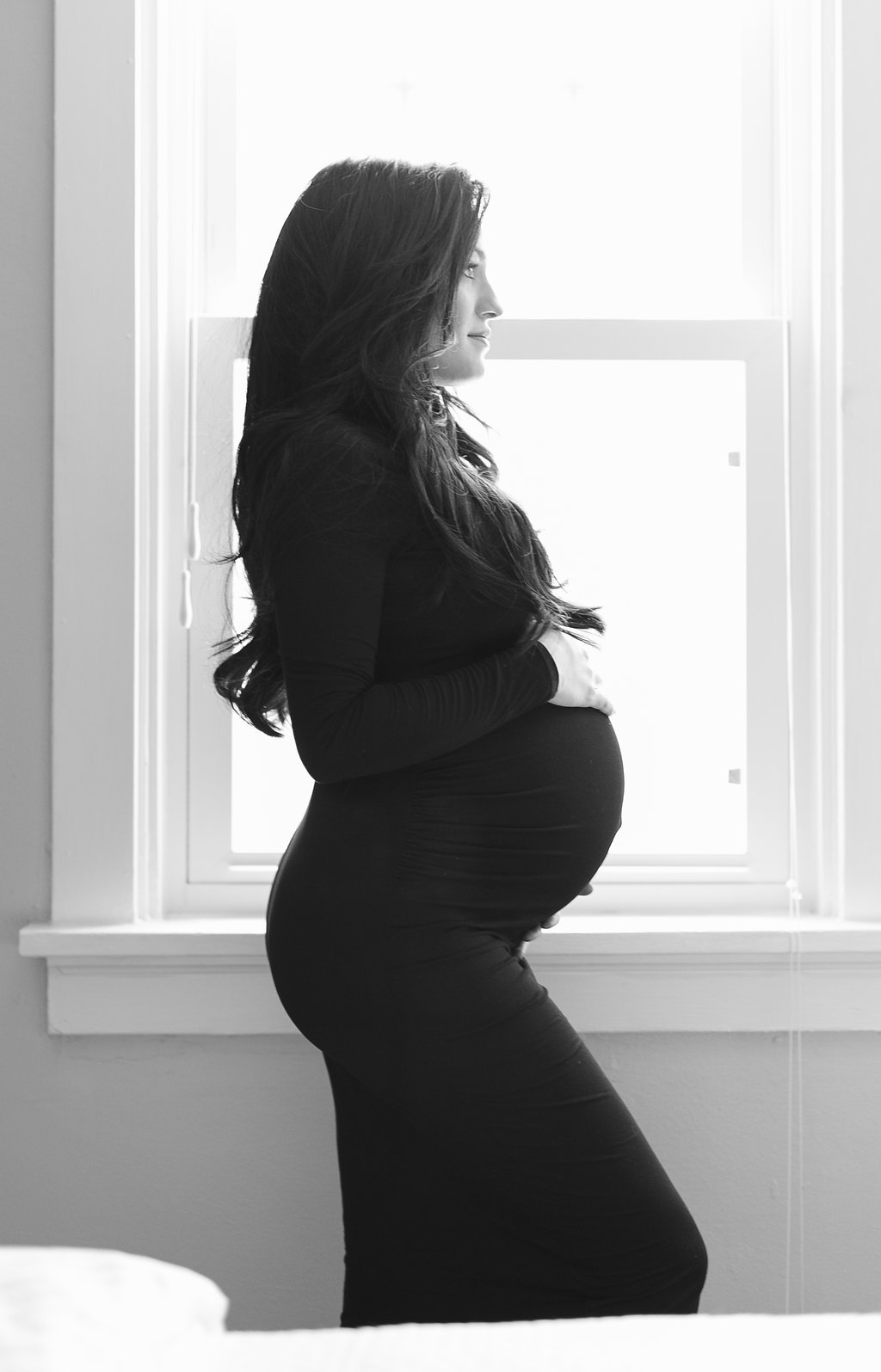 Maternity and Family Session, Fine Art Photography - Lauren Renee Photography mama holding pregnant belly