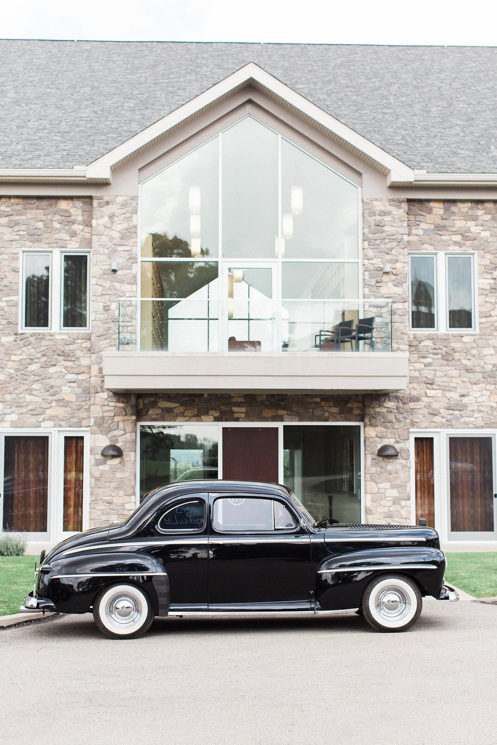 Golf Club Wedding - Lauren Renee Photography Vintage black car