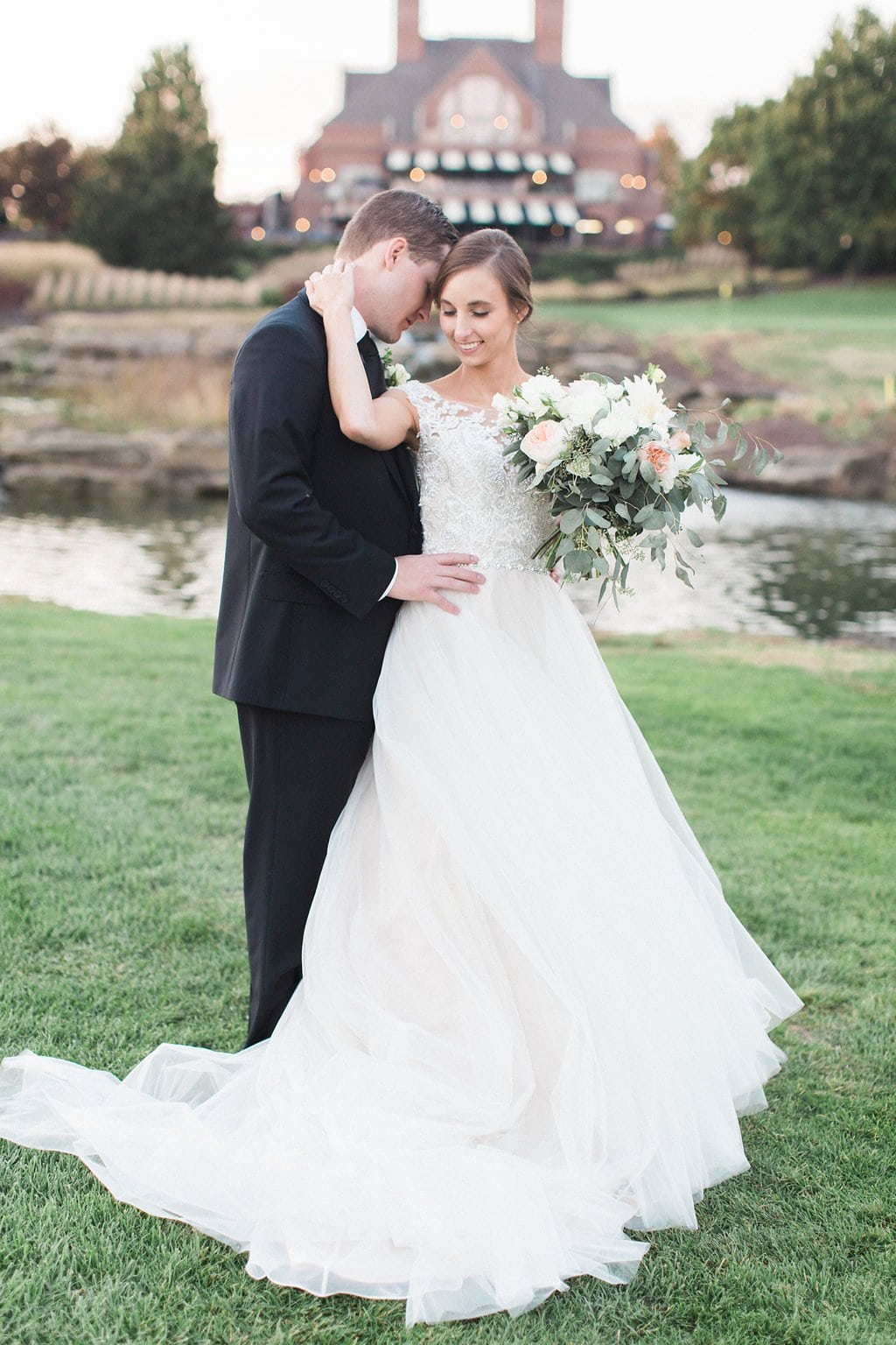 Pittsburgh Wedding - Lauren Renee Photography Romantic bridal portraits at the Club at Nevillewood