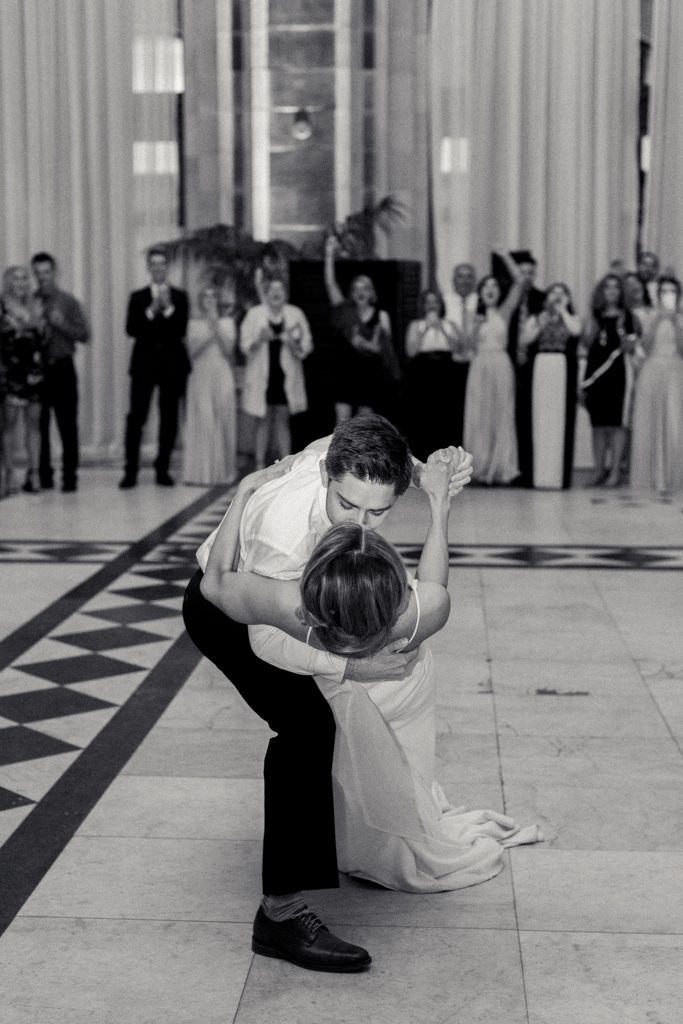 The Pennsylvanian wedding bride and groom first dance