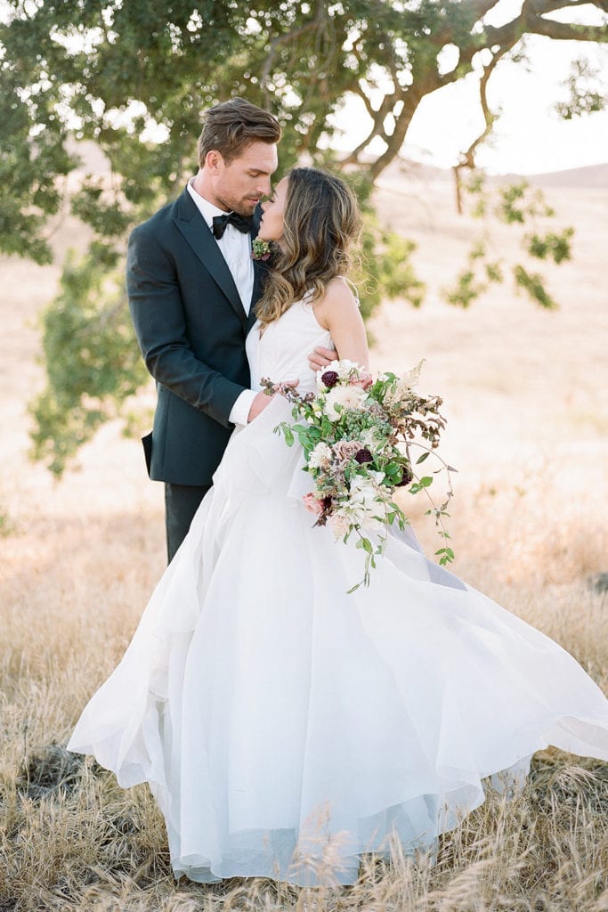 Outdoor wedding photo ideas: Kestrel Park California Wedding Inspiration Styled Shoot captured by Pittsburgh Wedding Photographer Lauren Renee