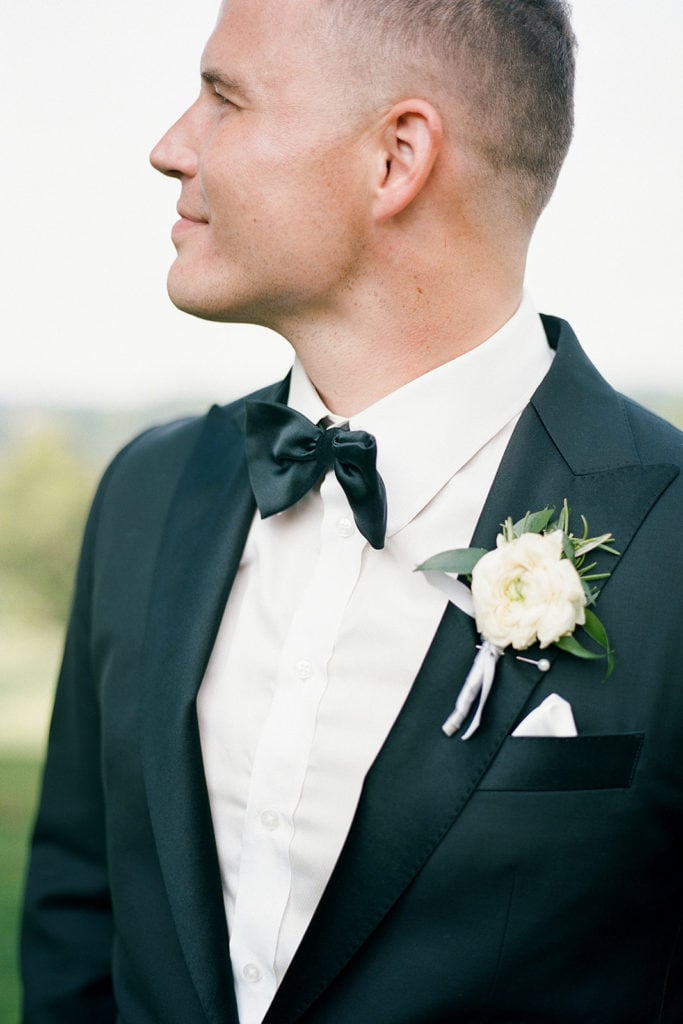 White wedding boutonniere