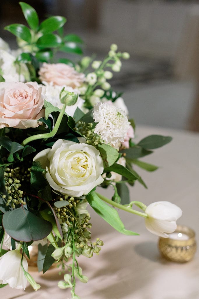 White and pink wedding centerpieces