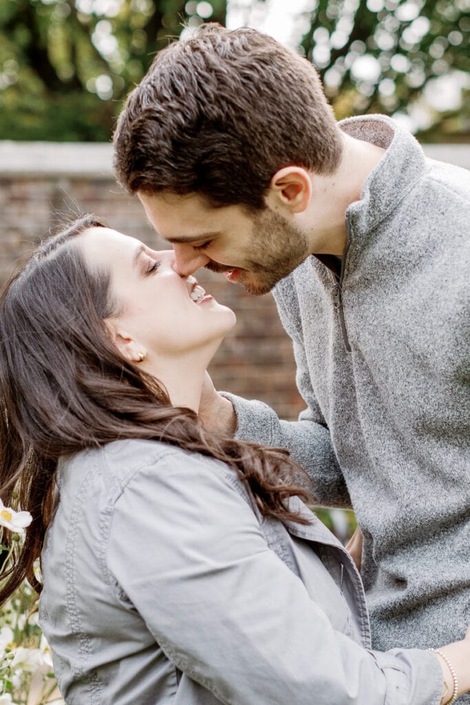 Couple kissing in Mellon Park