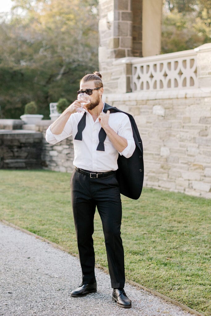 Chic groom's look