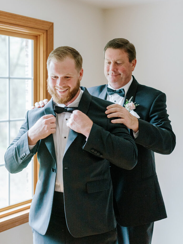 Photo of Pittsburgh groom getting ready for his wedding.