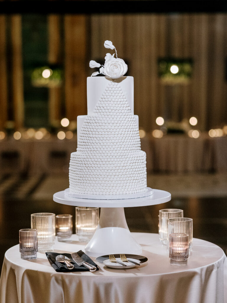 Photo of a wedding cake at a Pittsburgh luxury venue. Modern Black and White Wedding